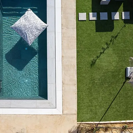 Carob Villas, An Eco-friendly Hideaway Willa *